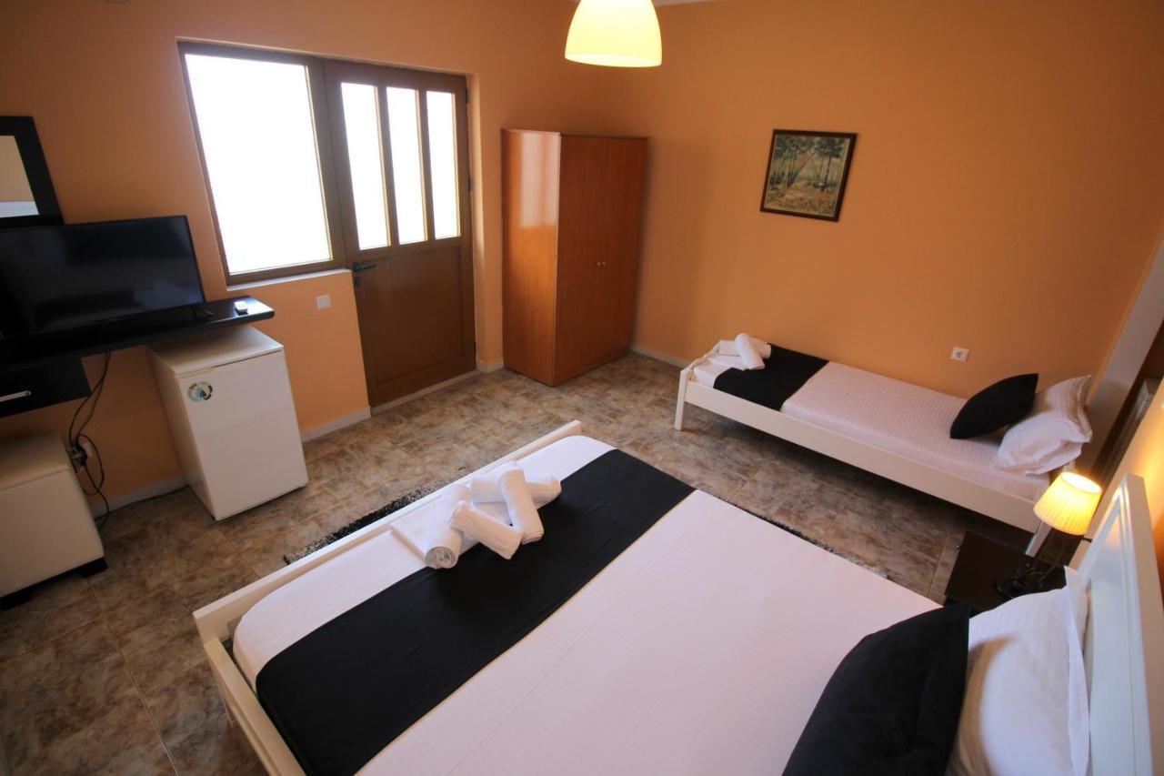 Jericho Rooms Sarandë エクステリア 写真