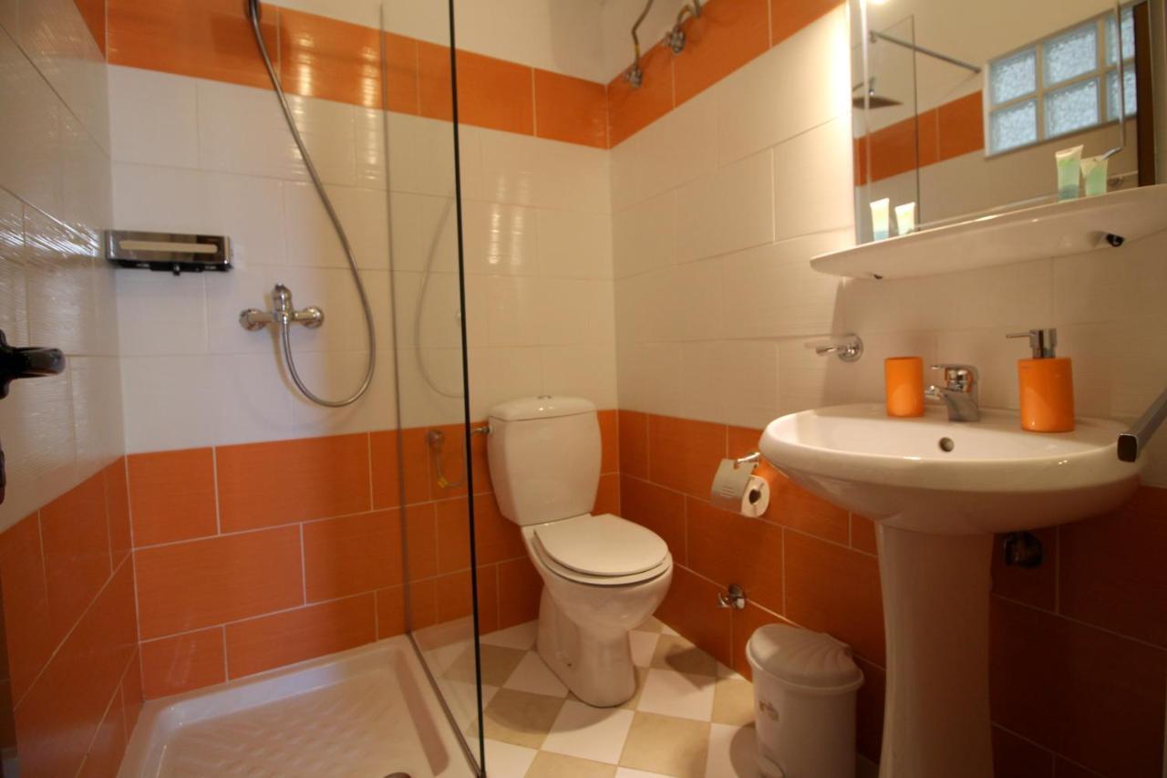 Jericho Rooms Sarandë エクステリア 写真