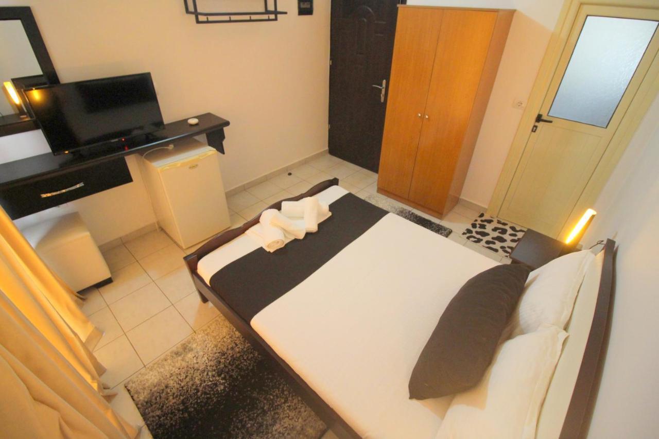 Jericho Rooms Sarandë エクステリア 写真