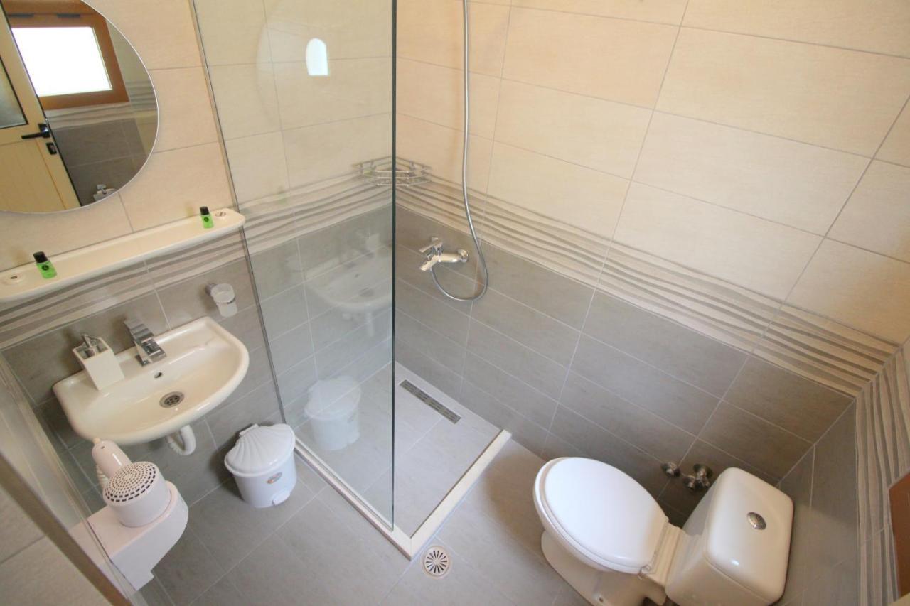 Jericho Rooms Sarandë エクステリア 写真