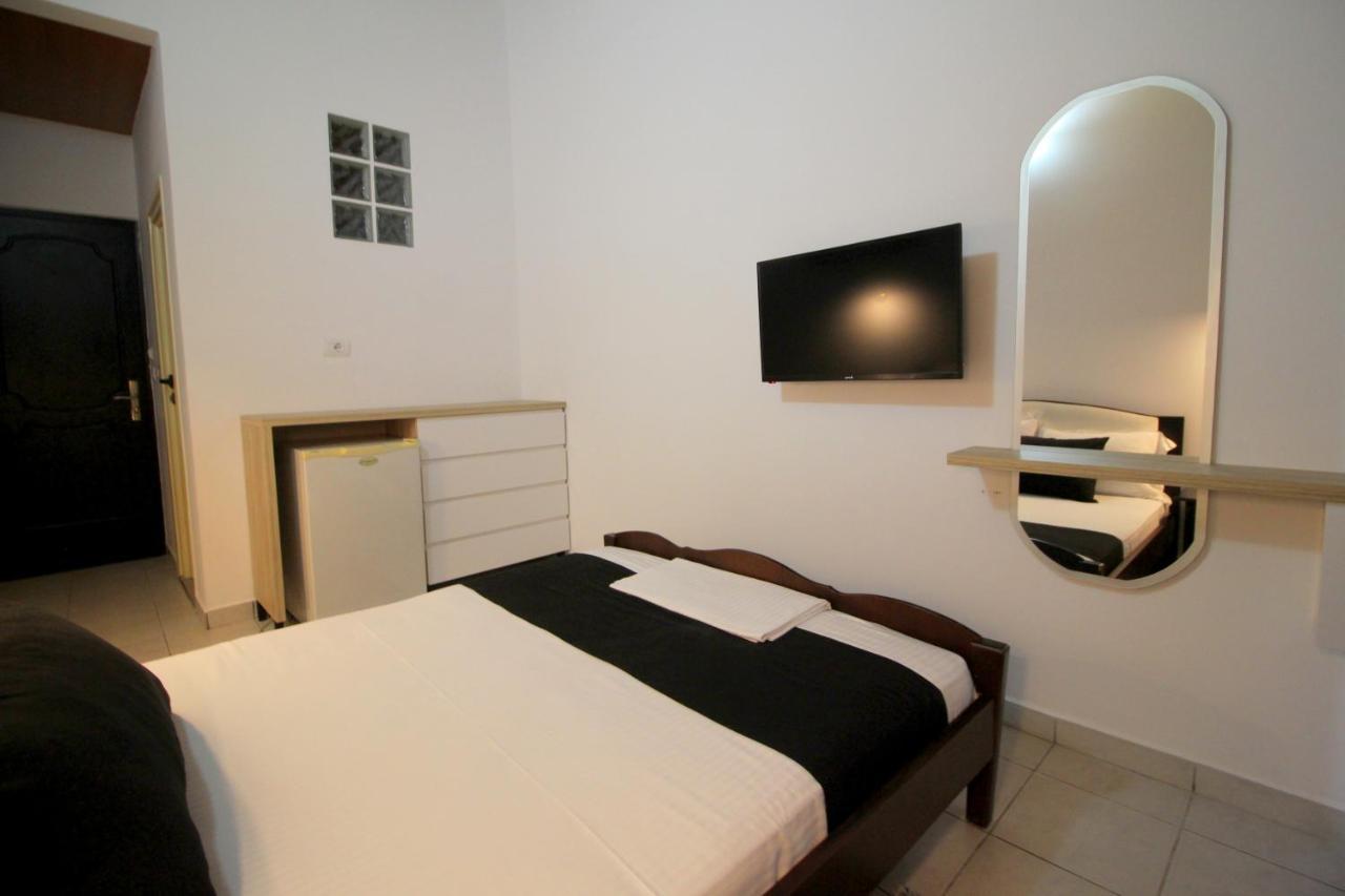 Jericho Rooms Sarandë エクステリア 写真